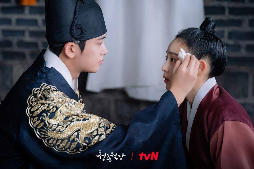 Park Hyung Sik dan Jeon So Nee di Our Blooming Youth (instagram.com/tvn_drama)