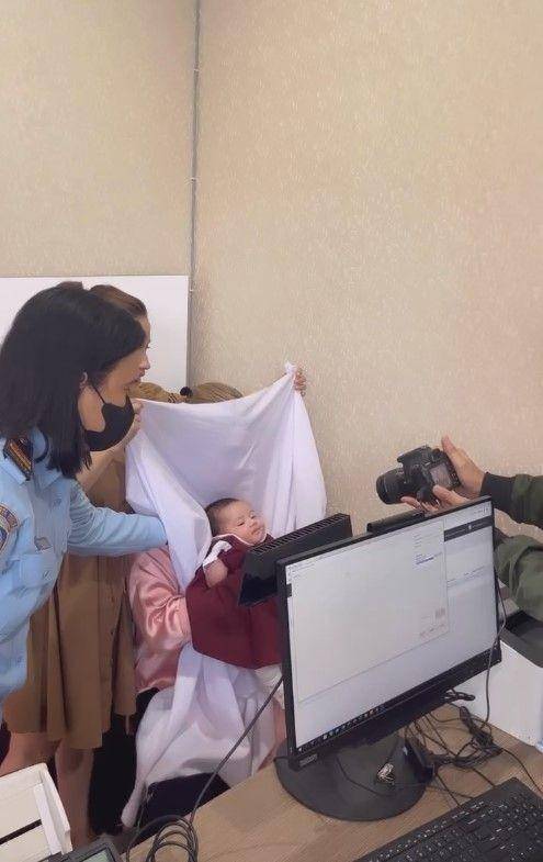 baby Zefanya bikin paspor (Instagram.com/felicyangelista_)