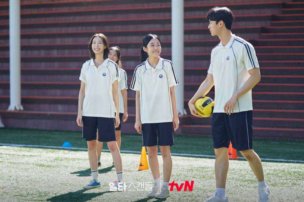 Ryu Da In, Roh Yoon Seo, dan Lee Chae Min di drama Crash Course in Romance (dok. tvN/Crash Course in Romance)