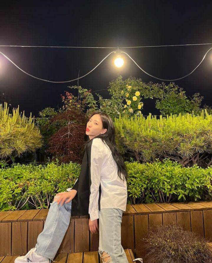 outfit ala Eunseo WJSN (instagram.com/eeunseo._.v)