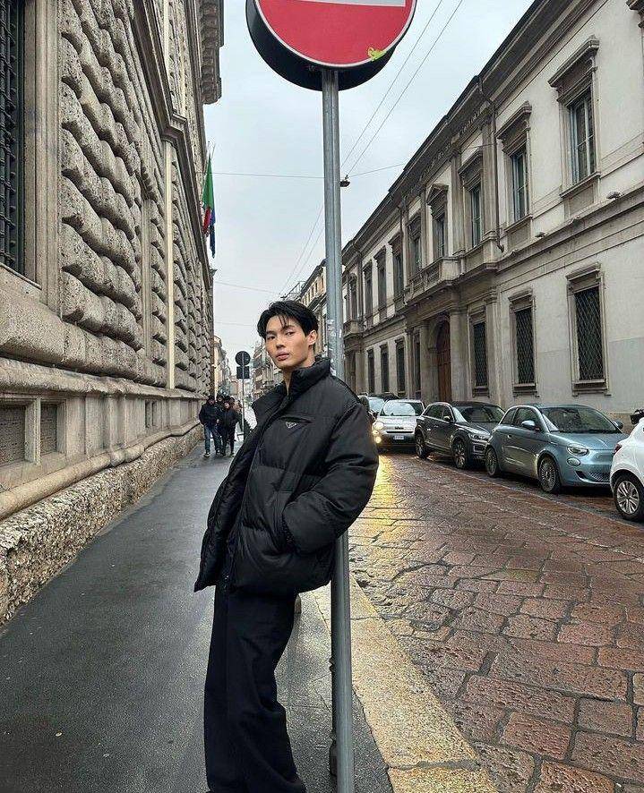 outfit cowok mamba ala Win (instagram.com/winmetawin)