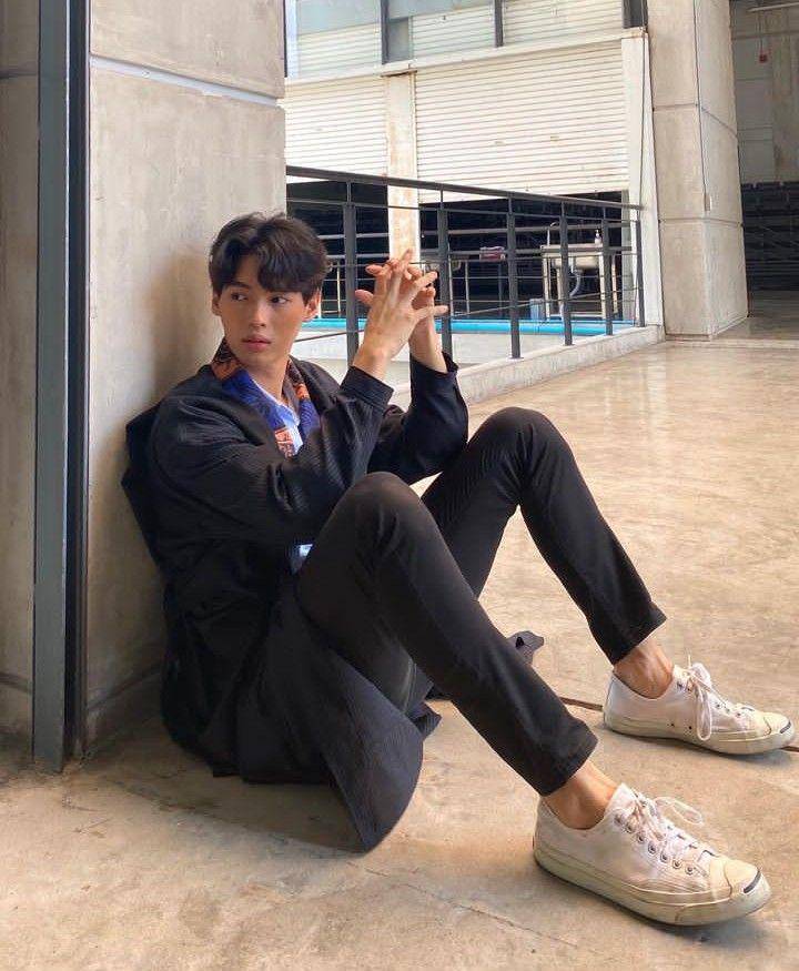 outfit cowok mamba ala Win (instagram.com/winmetawin)