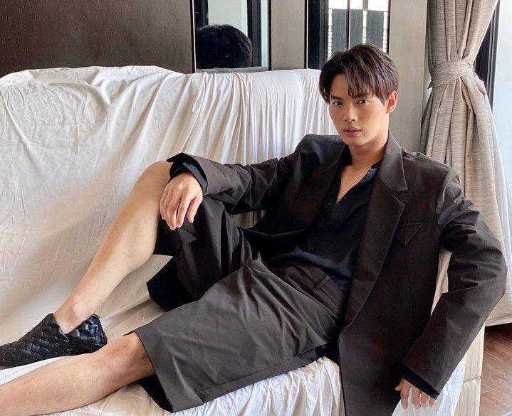 outfit cowok mamba ala Win (instagram.com/winmetawin)