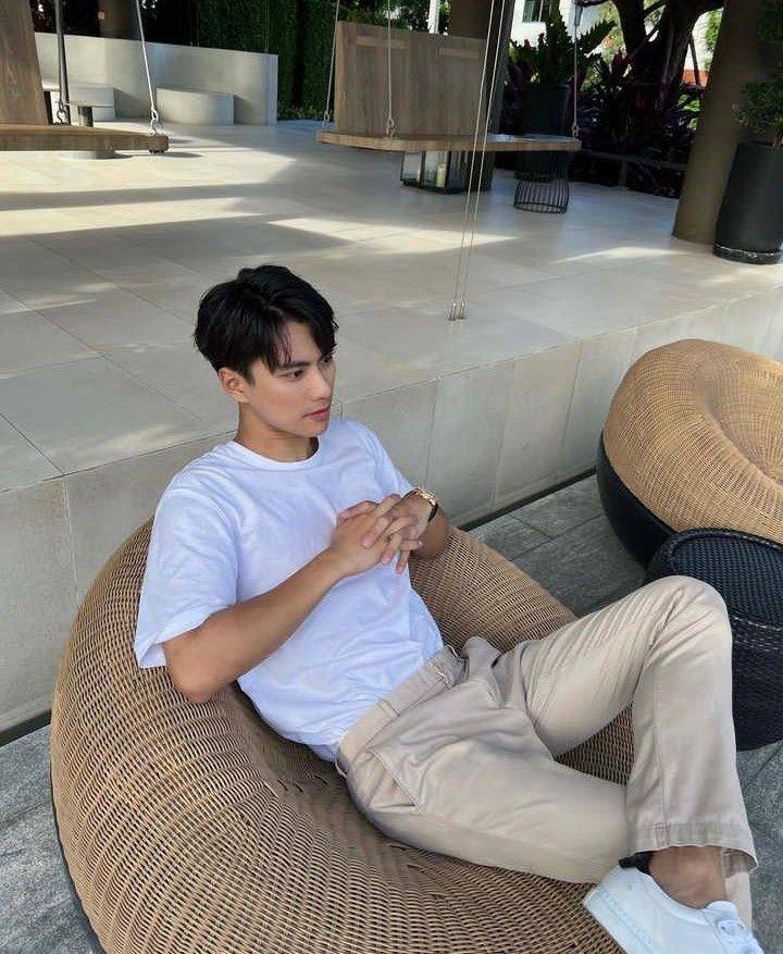 outfit white sneakers ala Ohm (instagram.com/ohmpawat)