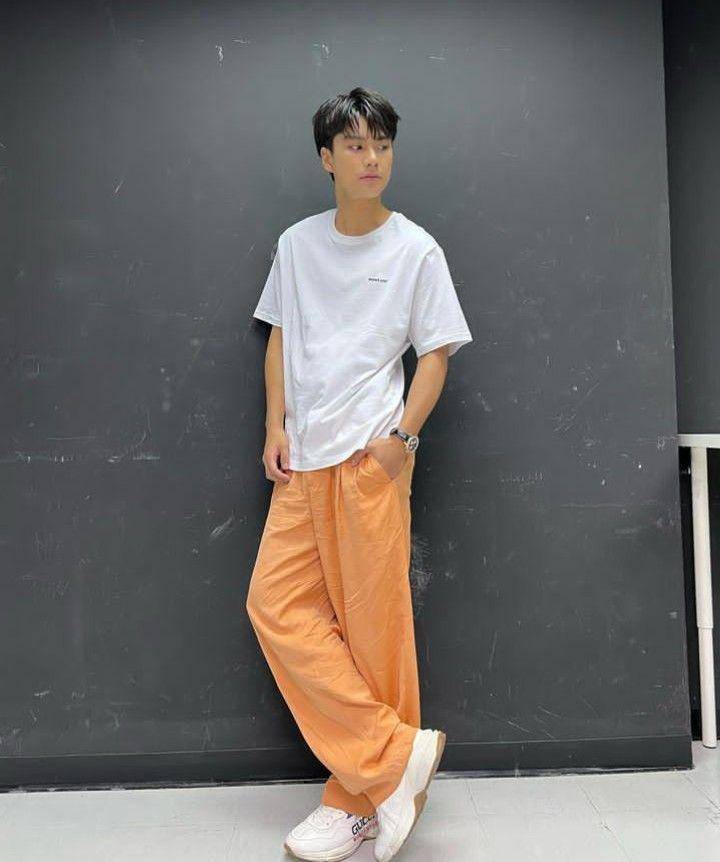 outfit white sneakers ala Ohm (instagram.com/ohmpawat)
