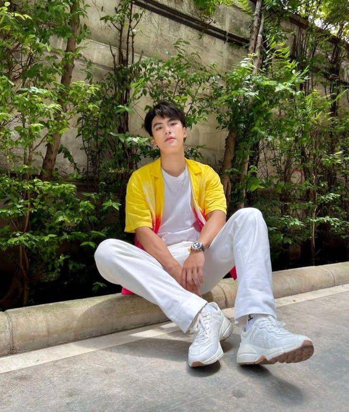outfit white sneakers ala Ohm (instagram.com/ohmpawat)