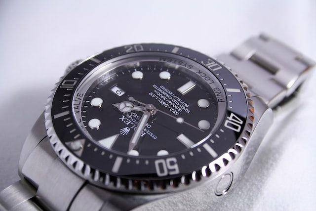 Jam tangan diving (unsplash/John Torcasio)