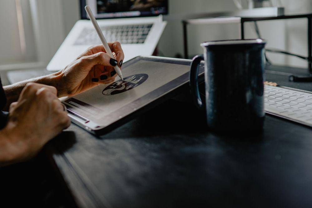 ilustrasi orang yang kreatif (unsplash.com/Kelly Sikkema)