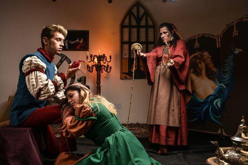ilustrasi bermain drama (ppexels.com/Magno Coronel)