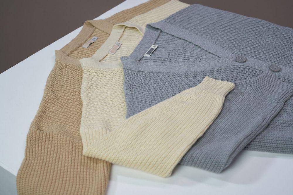 ilustrasi cardigan (pexels.com/Ron Lach)