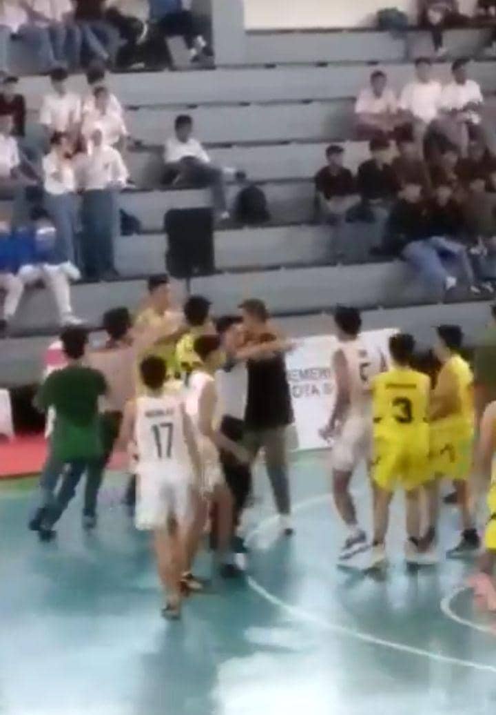 Kompetisi Basket Piala Wali Kota Antar SMA di Surabaya Ricuh