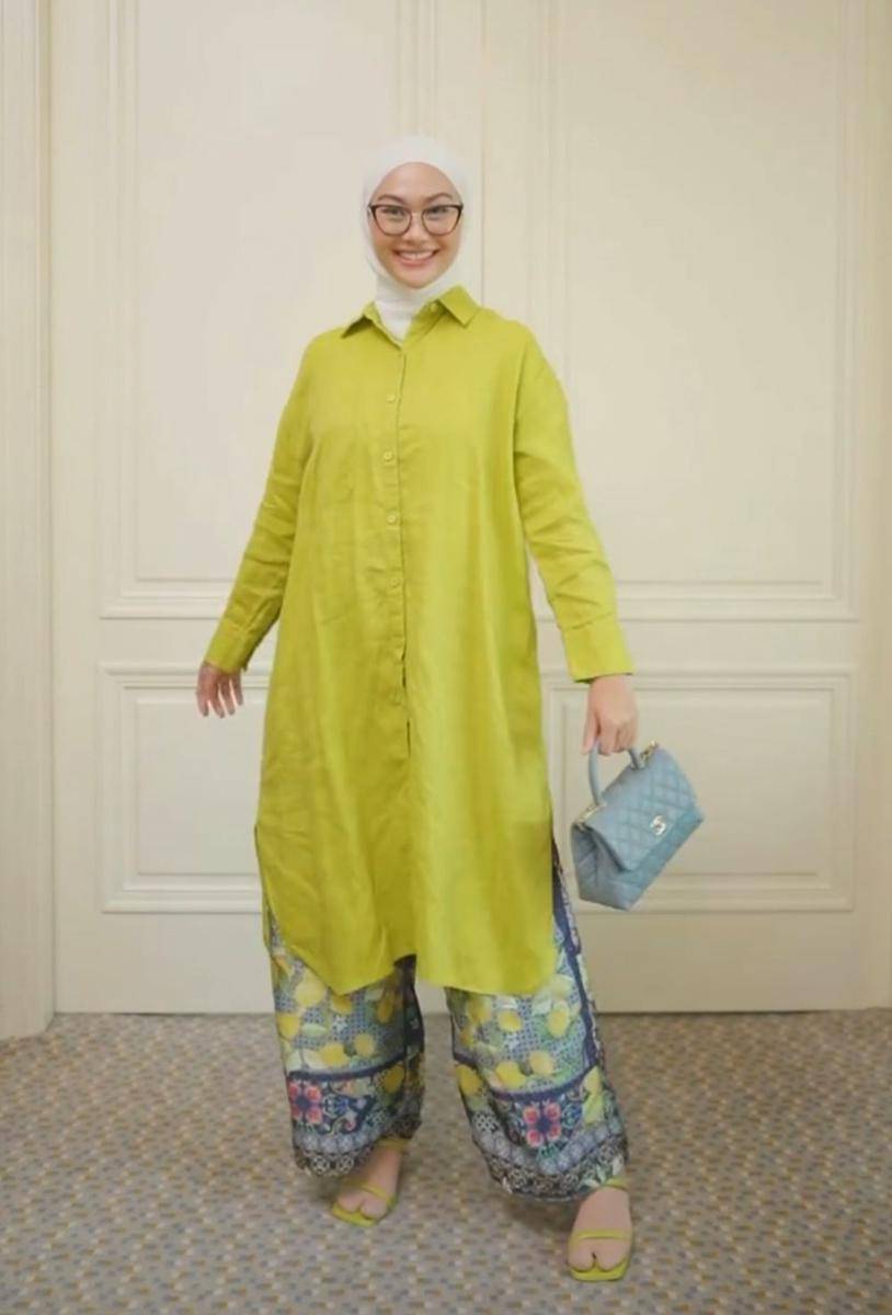 OOTD hijab warna hijau neon (instagram.com/indahnadapuspita)
