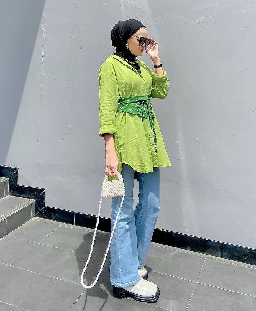 OOTD hijab warna hijau neon (instagram.com/fadhillakhaerunisa)