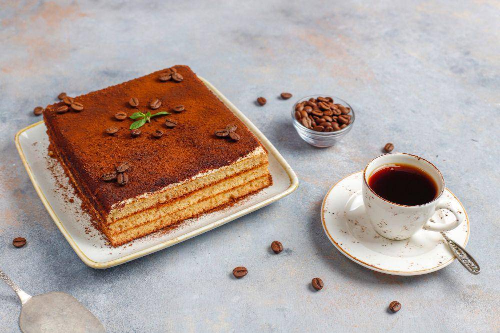ilustrasi tiramisu cake (freepik.com/azerbaijan_stockers)