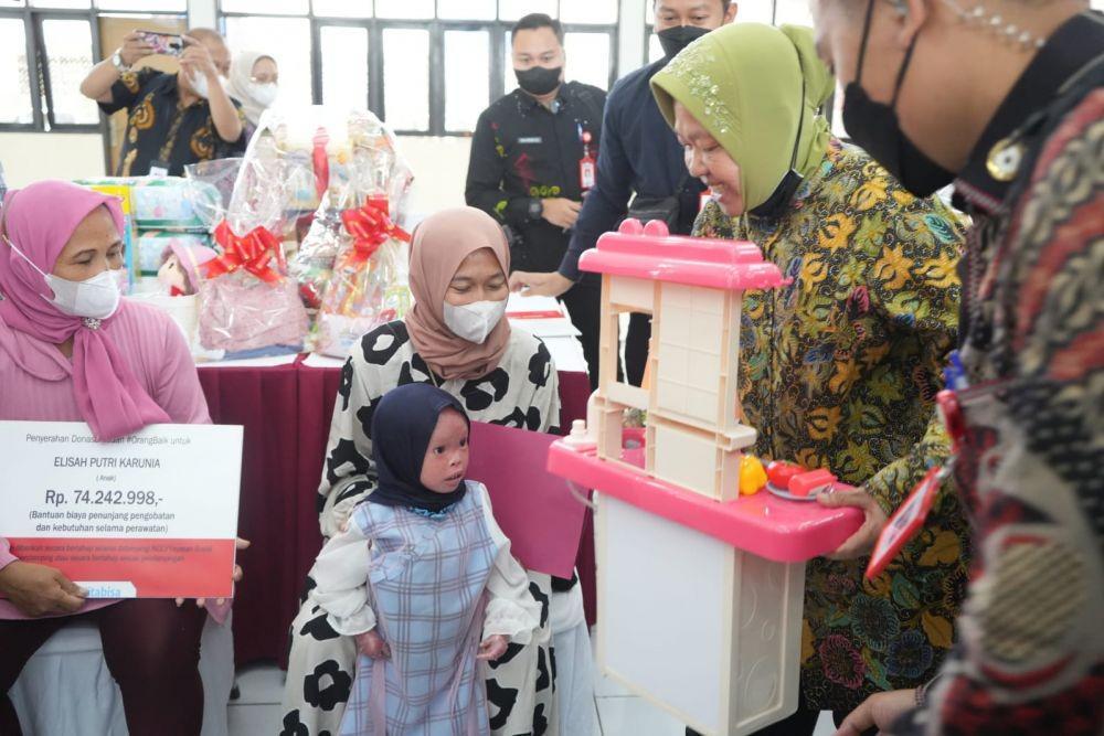 Kemensos Serahkan Bantuan untuk Kelompok Rentan di Bandung