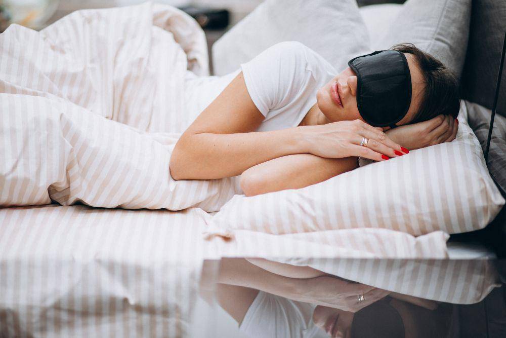 ilustrasi wanita yang sedang tidur (freepik.com/senivpetro)