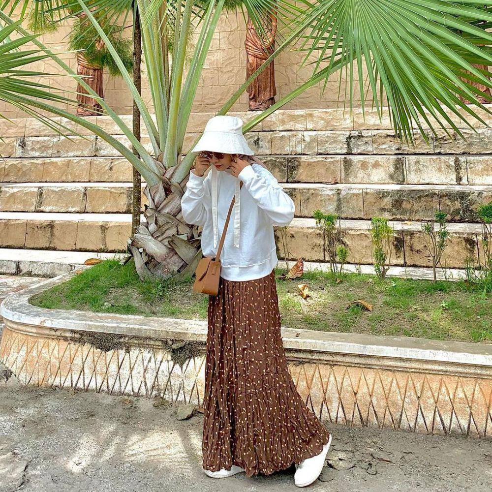 inspirasi padu padan outfit earth tone color (instagram.com/ndahdwi_)