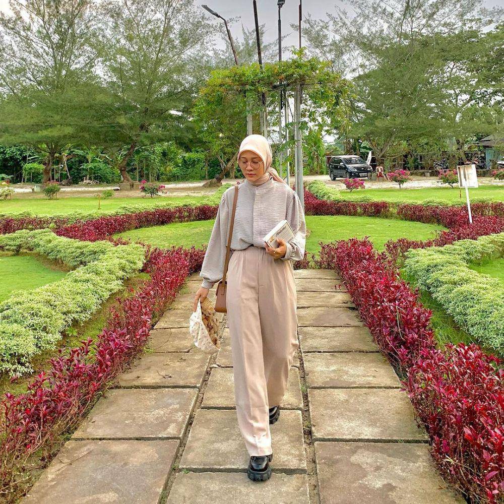 inspirasi padu padan outfit earth tone color (instagram.com/ndahdwi_)