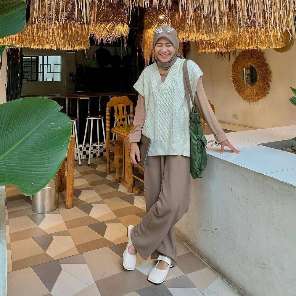 inspirasi padu padan outfit earth tone color (instagram.com/ndahdwi_)