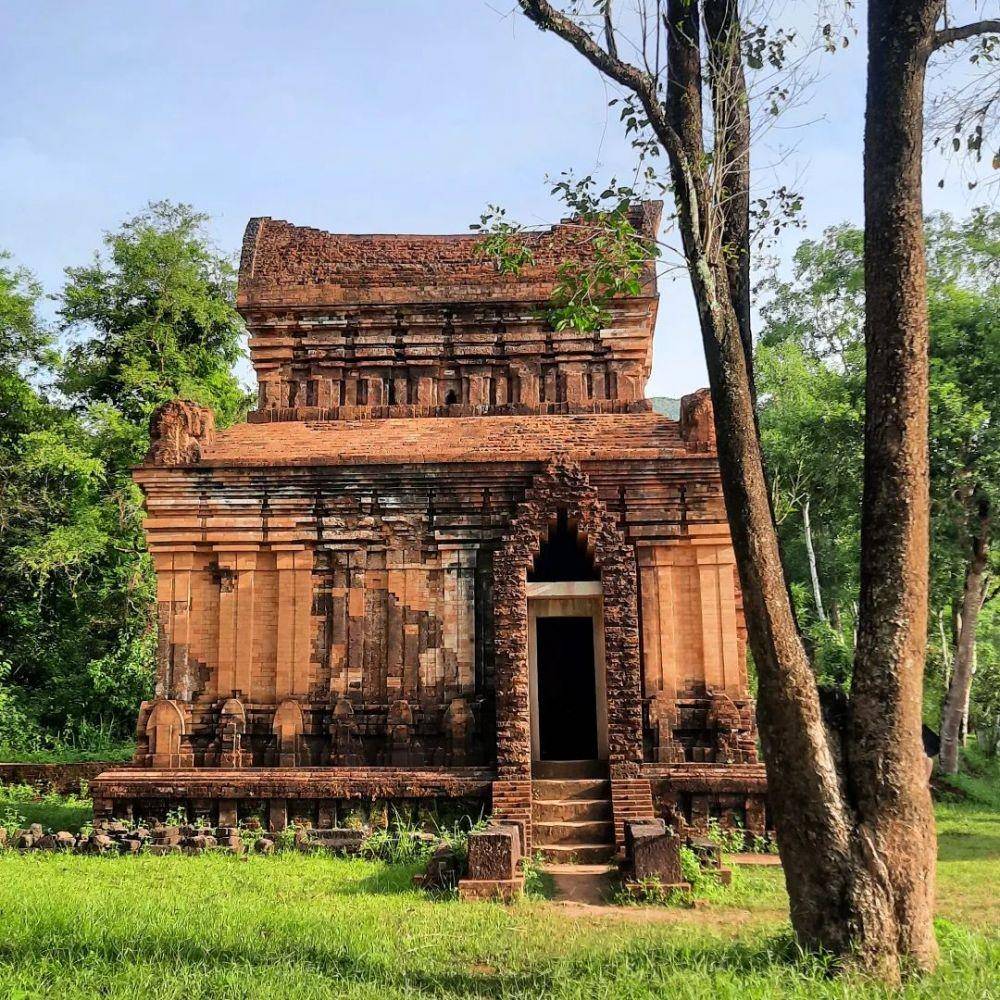 potret My Son Sanctuary (instagram.com/serene.mountain)