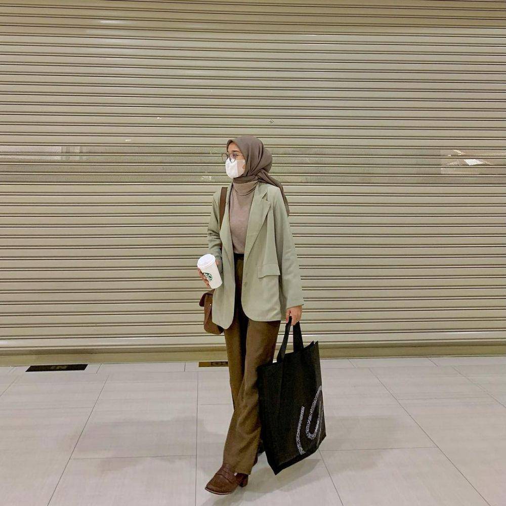 inspirasi padu padan outfit earth tone color (instagram.com/ndahdwi_)
