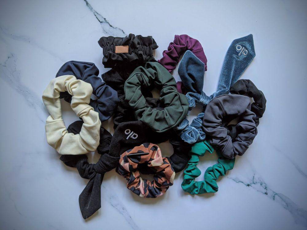 ilustrasi scrunchie unsplash.com/schimiggy)