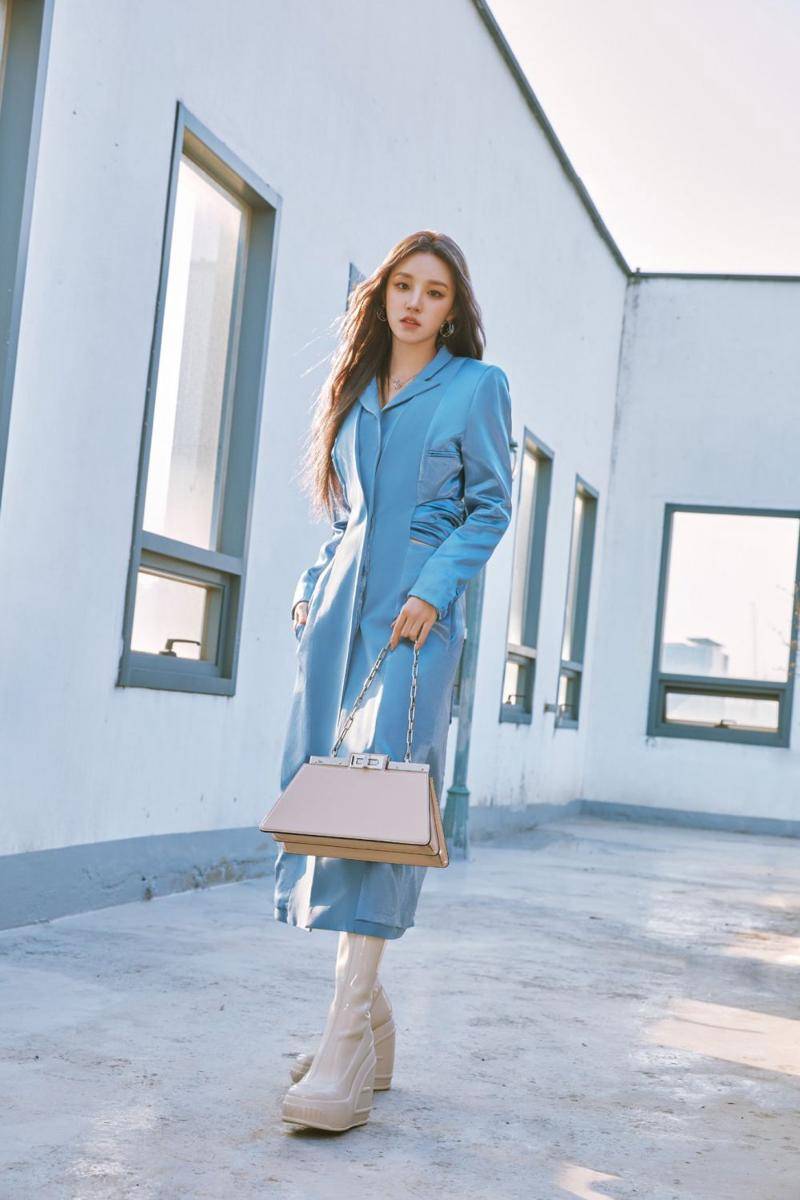 yuqi saat menghadiri Falazzo Fendi Seoul (instagram.com/yuqisong.923)