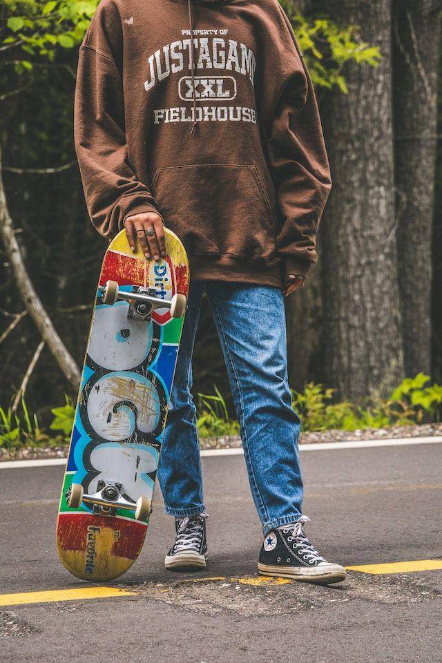 Inspirasi padu padan Converse cowok (unsplash/Hans Isaacson)