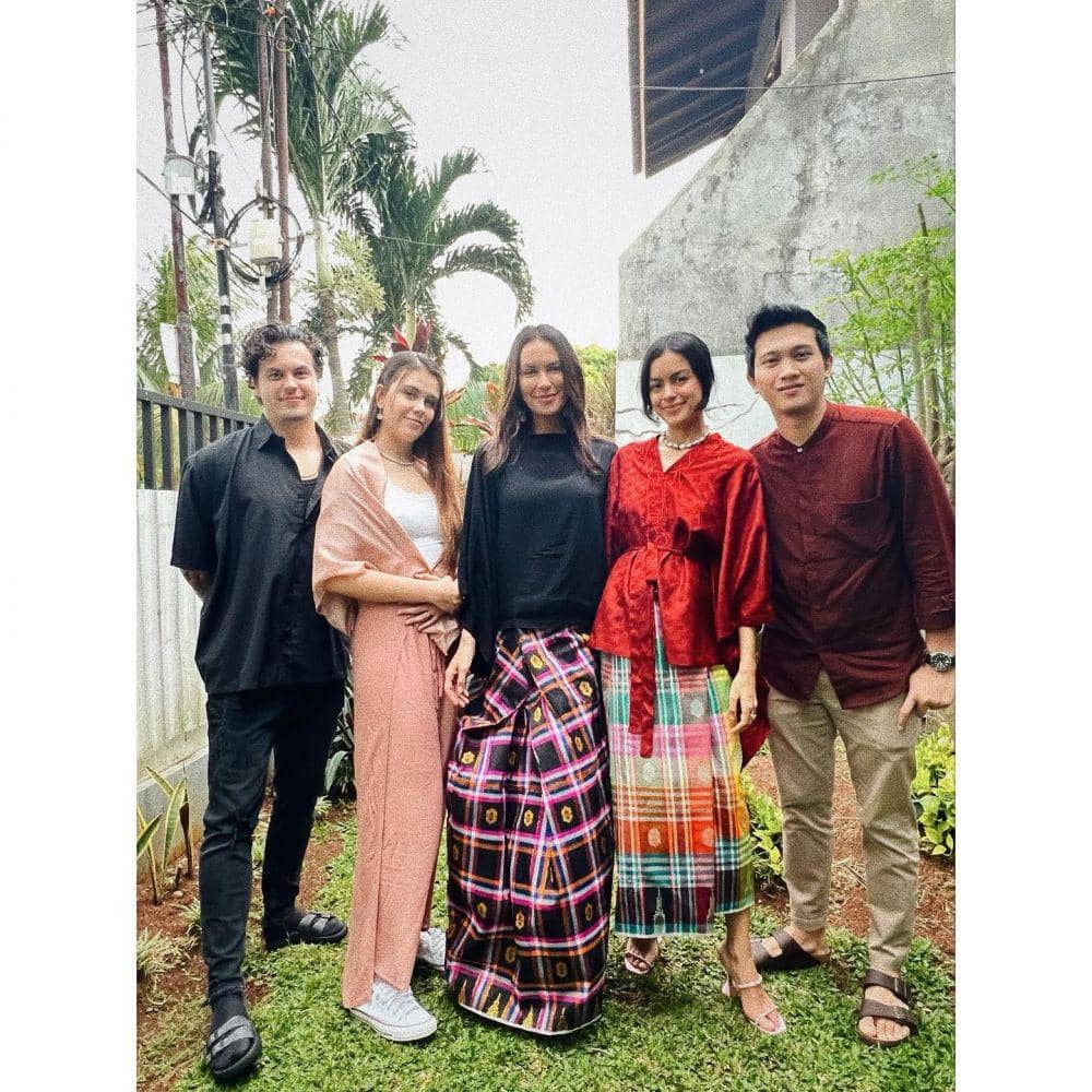 potret keluarga Sophia Latjuba (instagram.com/sophia_latjuba)