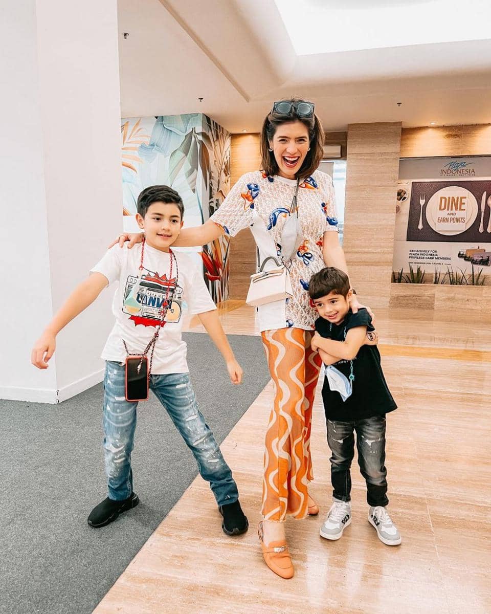 potret Carissa Puteri dan dua buah hatinya (instagram.com/carissa_puteri)