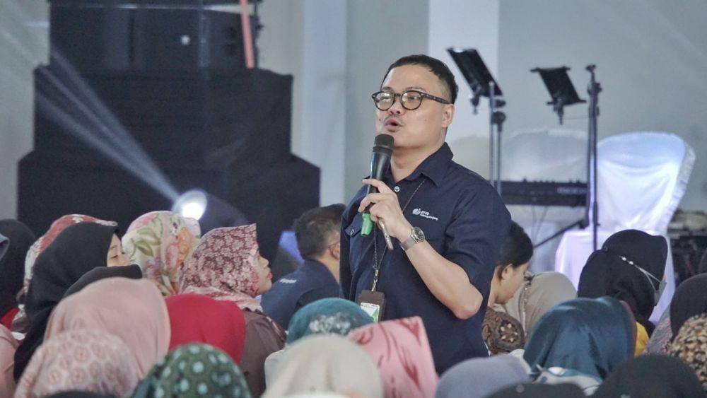 Kali ini sosialisasi dilakukan di depan ratusan nasabah PT Permodalan Nasional Madani (PNM) dalam kegiatan Pengembangan Kapasitas Usaha (PKU) Akbar di Kabupaten Batang, Jawa Tengah (21/2). (Dok. BPJS Ketenagakerjaan)