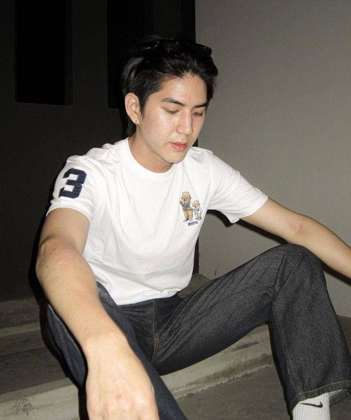 outfit t-shirt ala Sea (instagram.com/sea_tawinan)