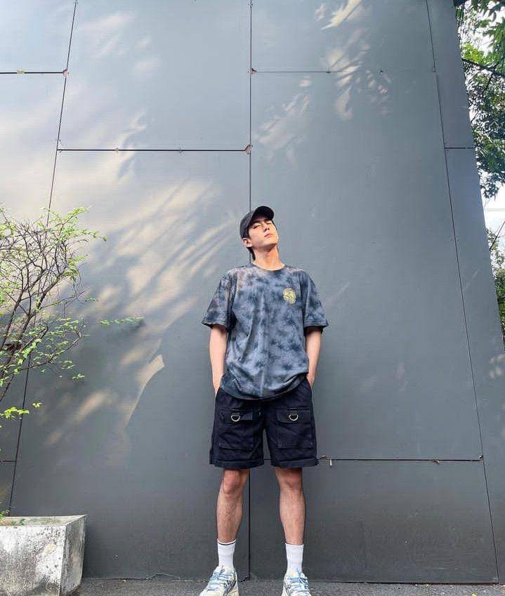 outfit t-shirt ala Sea (instagram.com/sea_tawinan)