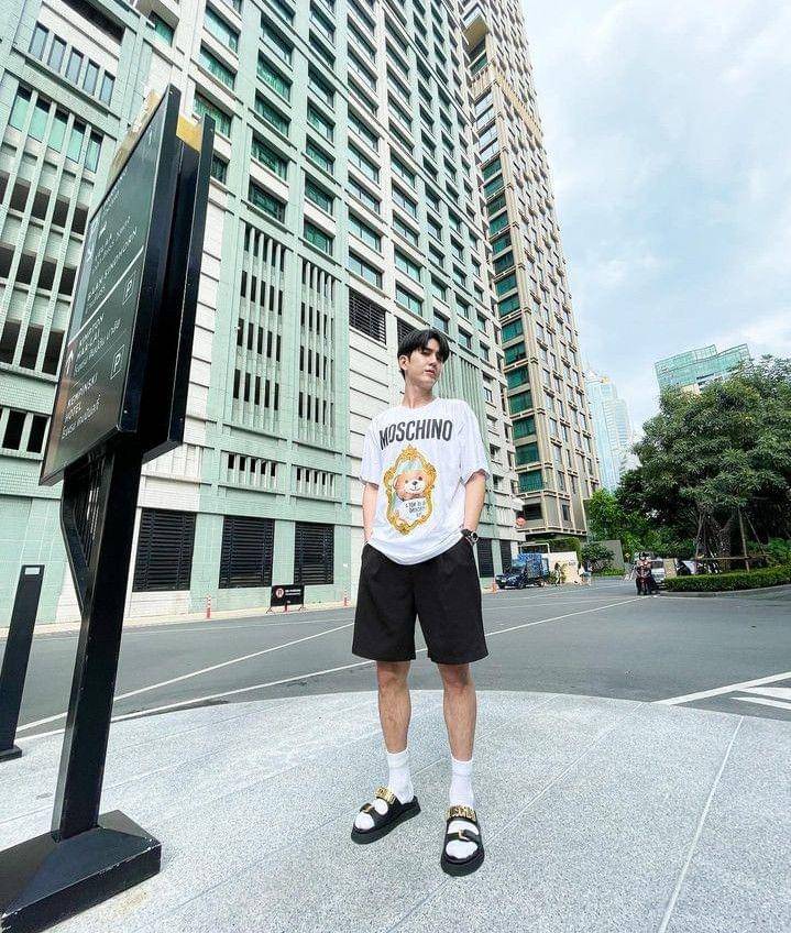 outfit t-shirt ala Sea (instagram.com/sea_tawinan)