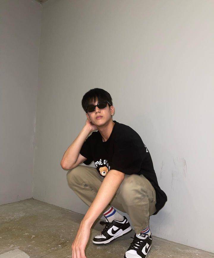 outfit t-shirt ala Sea (instagram.com/sea_tawinan)