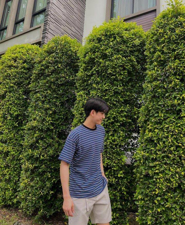 outfit t-shirt ala Sea (instagram.com/sea_tawinan)
