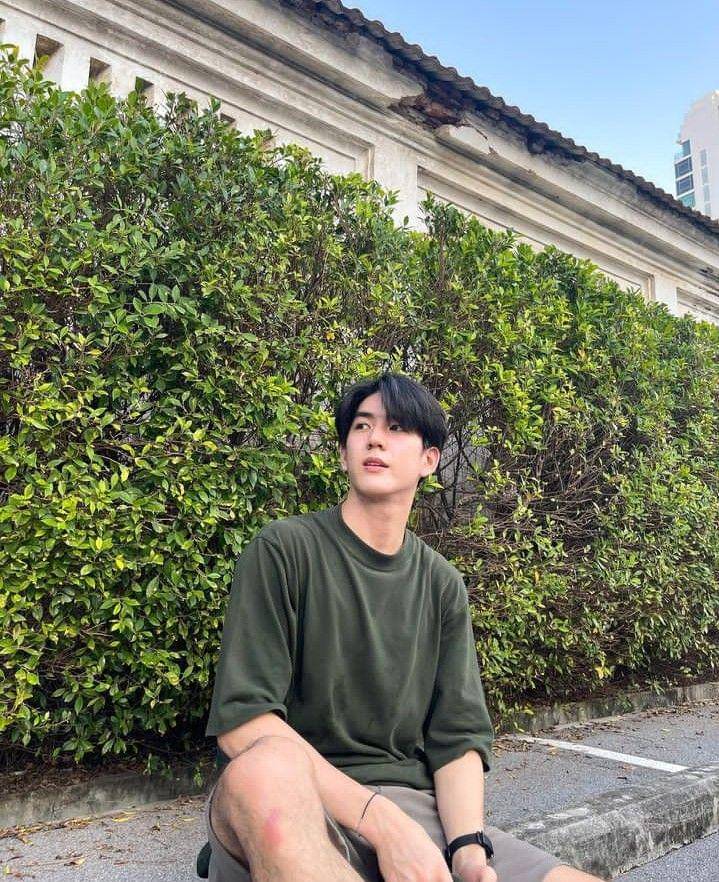 outfit t-shirt ala Sea (instagram.com/sea_tawinan)