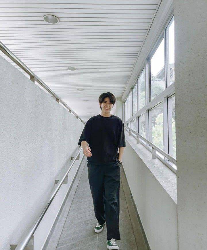 outfit t-shirt ala Sea (instagram.com/sea_tawinan)