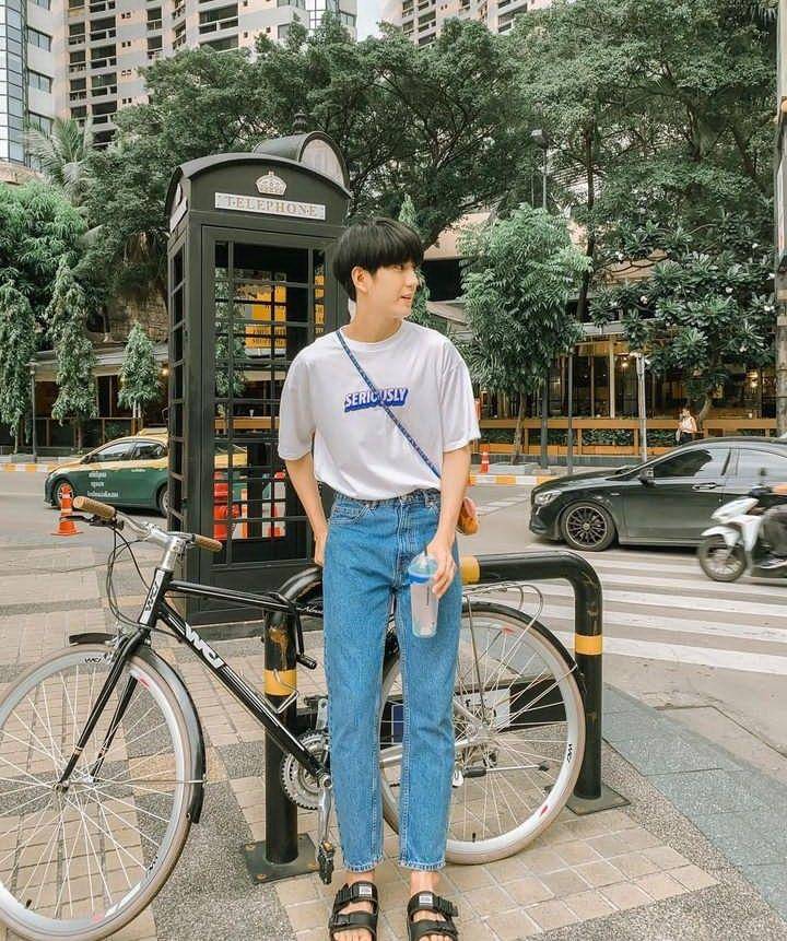 outfit t-shirt ala Sea (instagram.com/sea_tawinan)