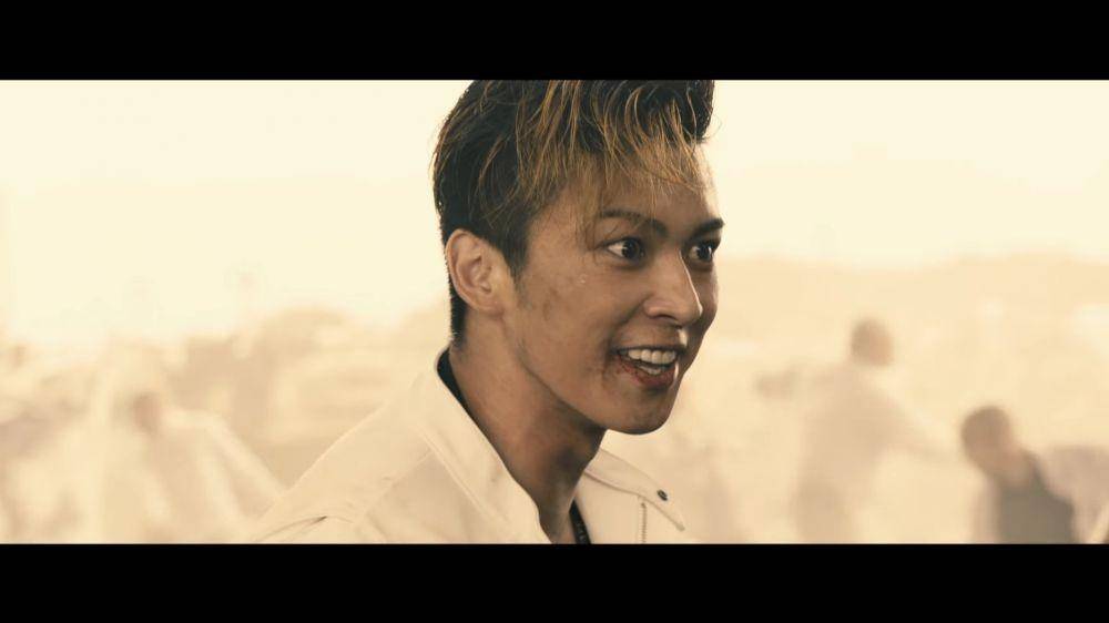 Kenzo Shida saat tawuran lawan Oya. (Dok. Shochiku/High and Low: The Worst)