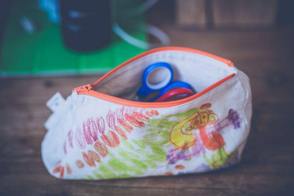 ilustrasi tempat pensil kain (unsplash.com/markusspiske)