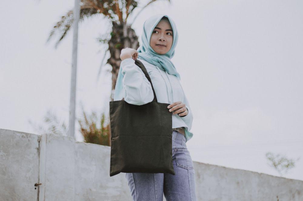 10 Kreasi Unik Sulap Tote Bag Polos Jadi Bermotif Keren