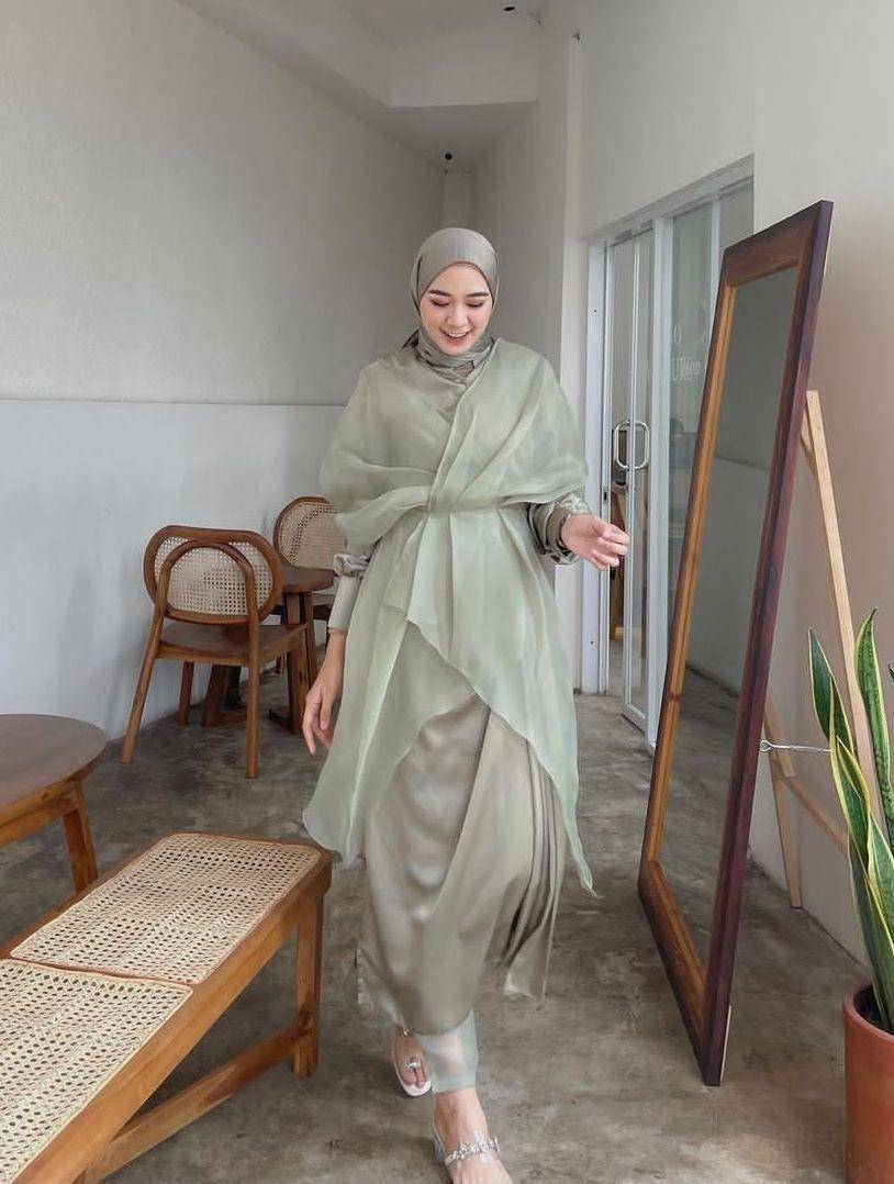 Style kondangan soft pastel (instagram.com/indahninayusti)