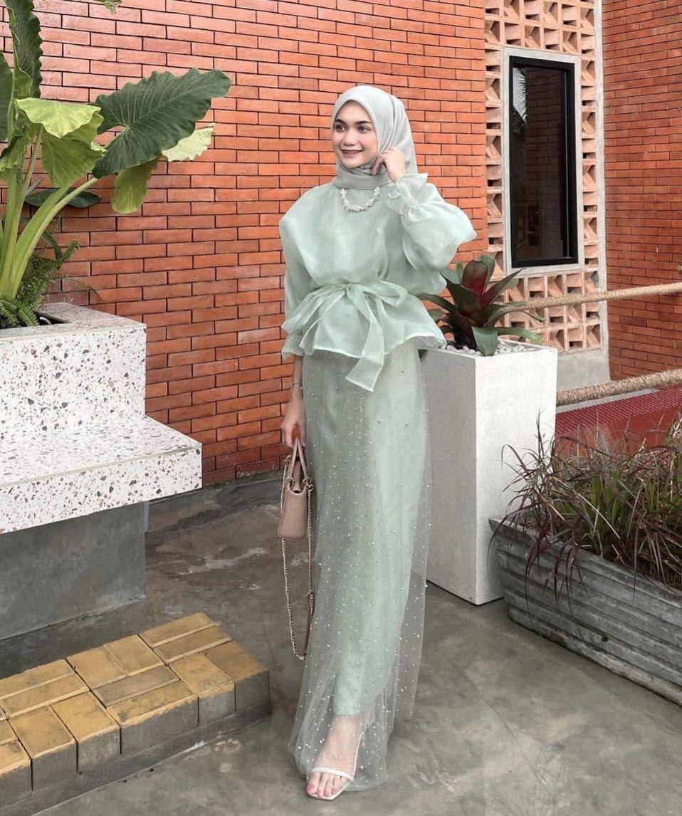 Style kondangan soft pastel (instagram.com/elsanoviolin)