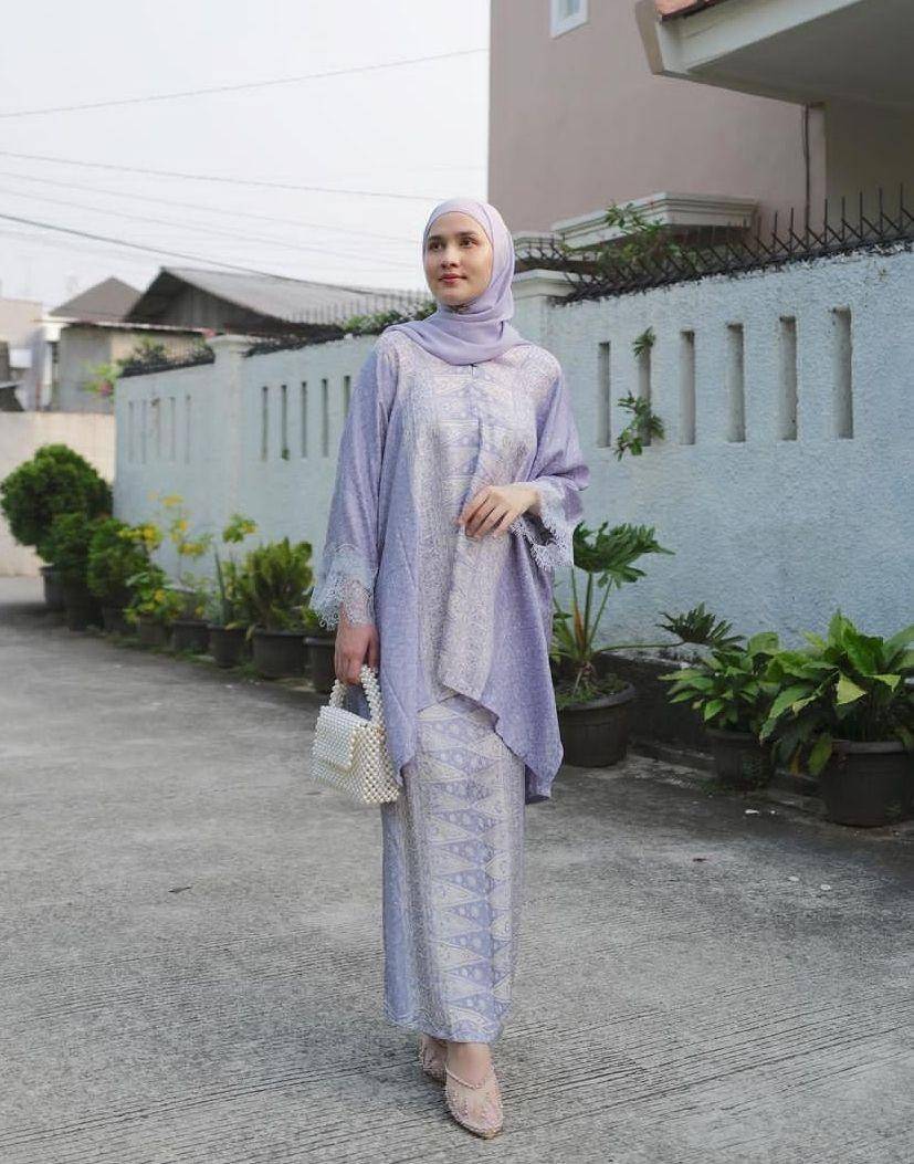 Style kondangan soft pastel (instagram.com/dwihandaanda)