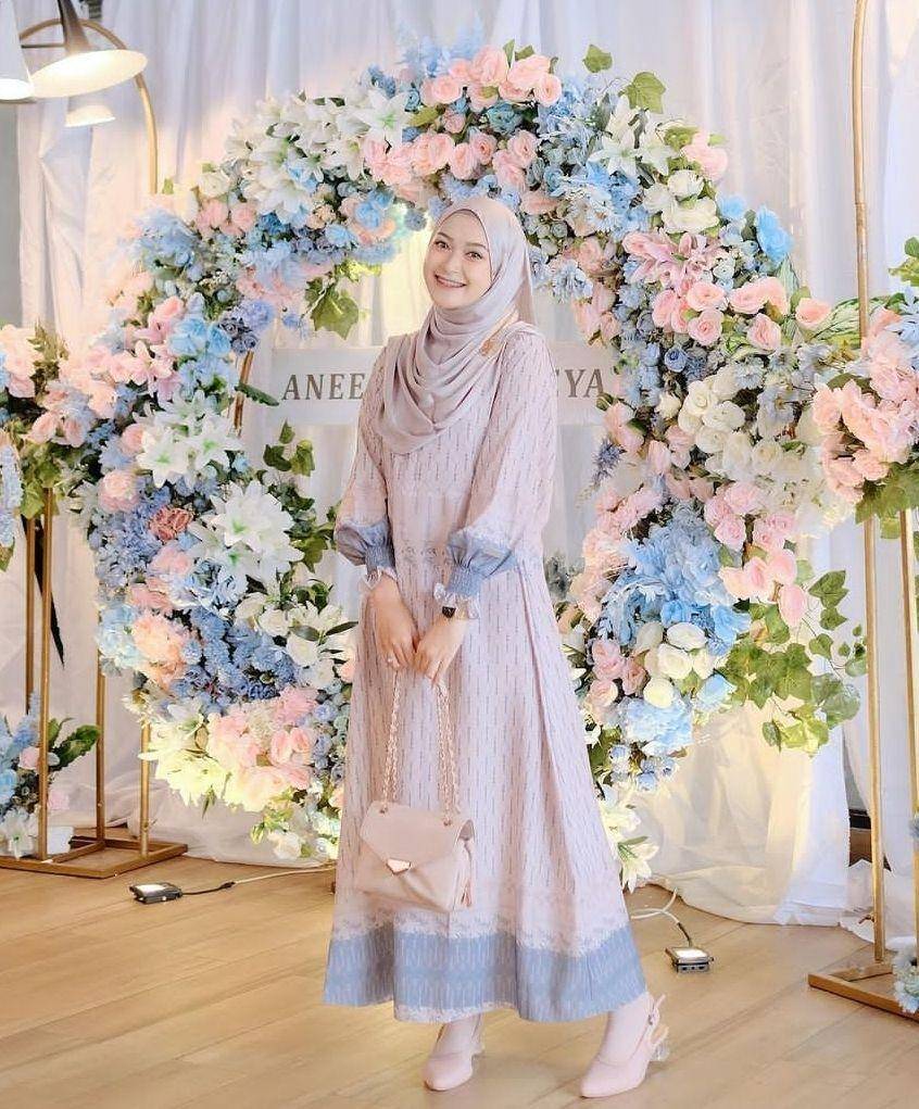 Style kondangan soft pastel (instagram.com/saritiw)