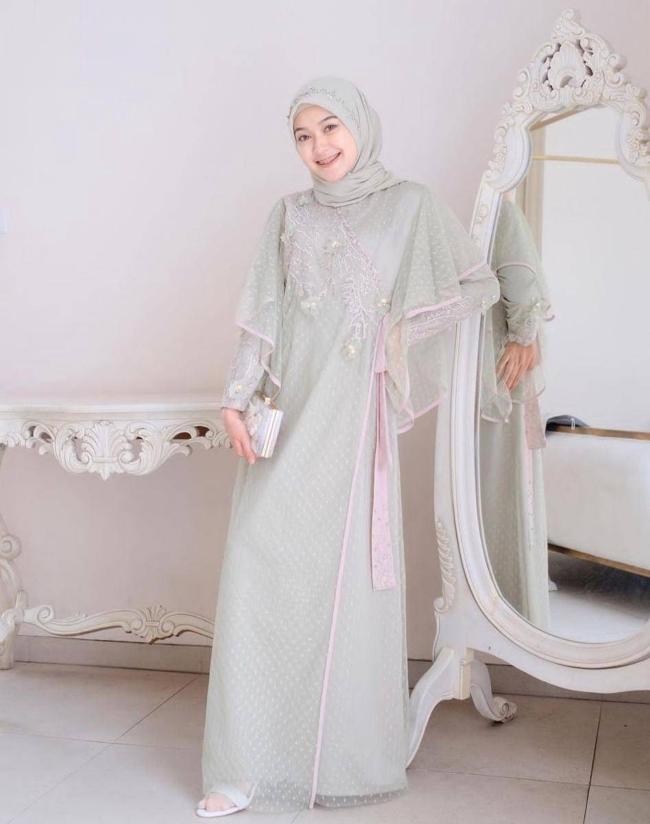 Style kondangan soft pastel (instagram.com/saritiw)