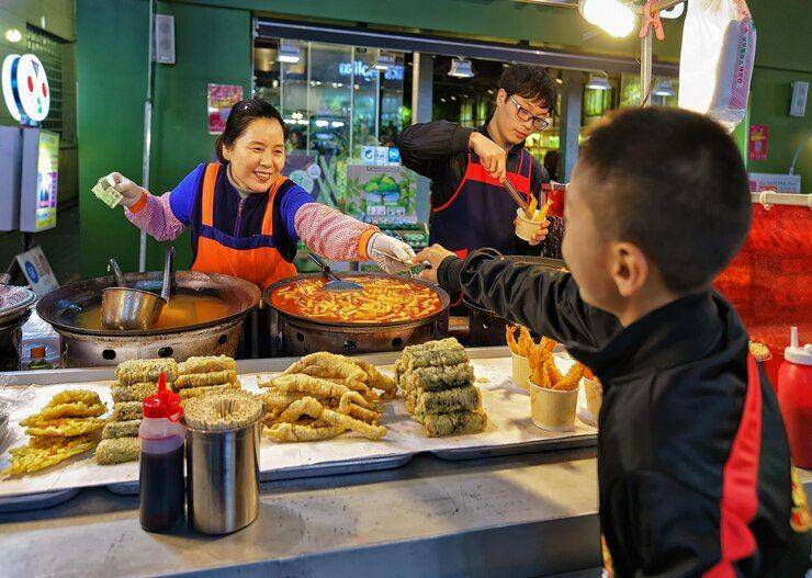 Ilustrasi Korean Street Food (Freepik.com/roman_babakin)