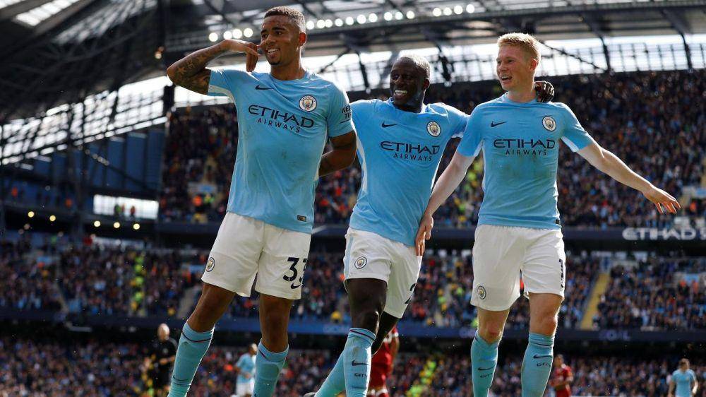 Para pemain Manchester City merayakan gol ke gawang Liverpool di EPL 2017/2018. (premierleague.com)
