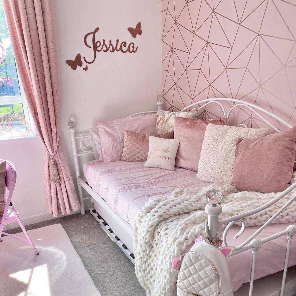 inspirasi kamar tidur bernuansa pink (instagram.com/mybedroomgoals)